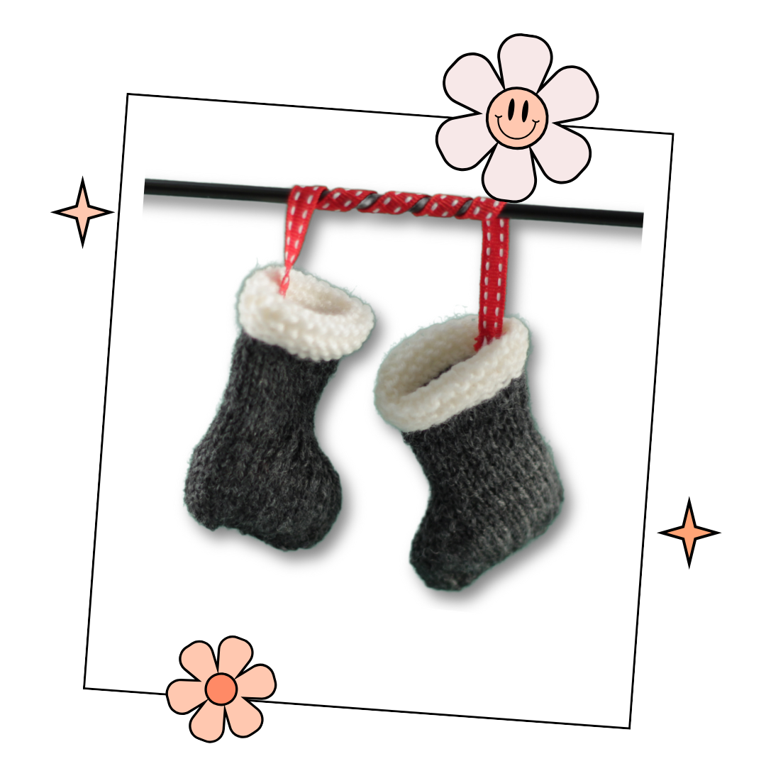 santa boot christmas tree knitted decoration simple knitting pattern 