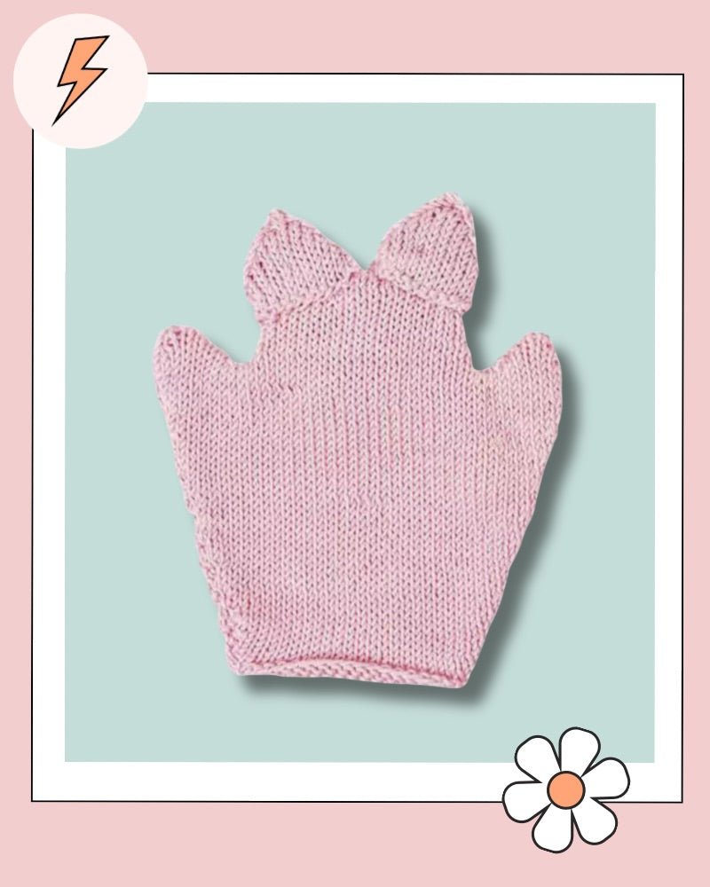 Knitted pig bath mitt with gathered snout and pointed ears, baby bath mitt knitting pattern in pink DK cotton
